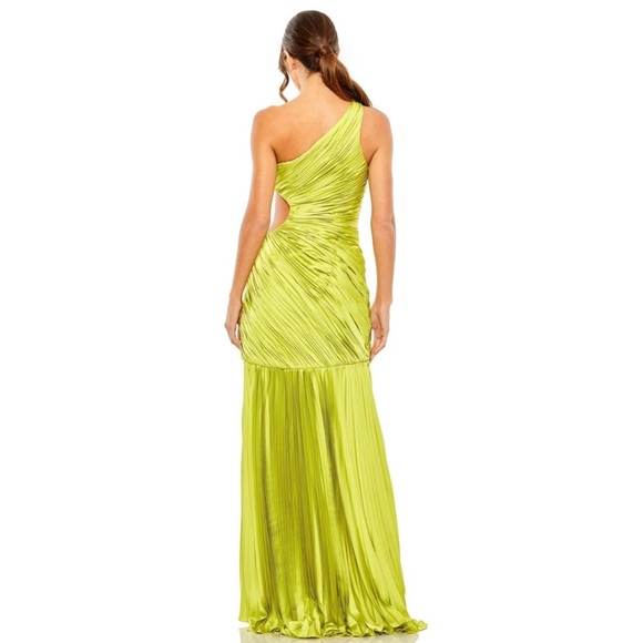 Mac Duggal 49683 NWT Apple Green Side Cut-Out One-Shoulder Pleated Gown - Picture 2 of 13